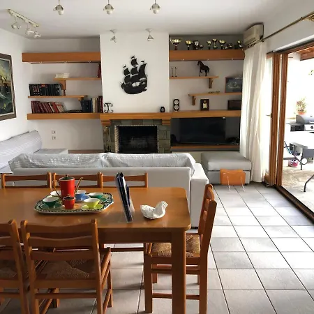 Sea-side 3 Bedroom- House * Poros Town