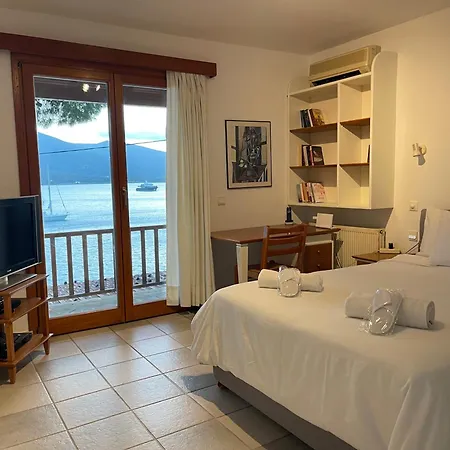 Sea-side 3 Bedroom- House Poros Town